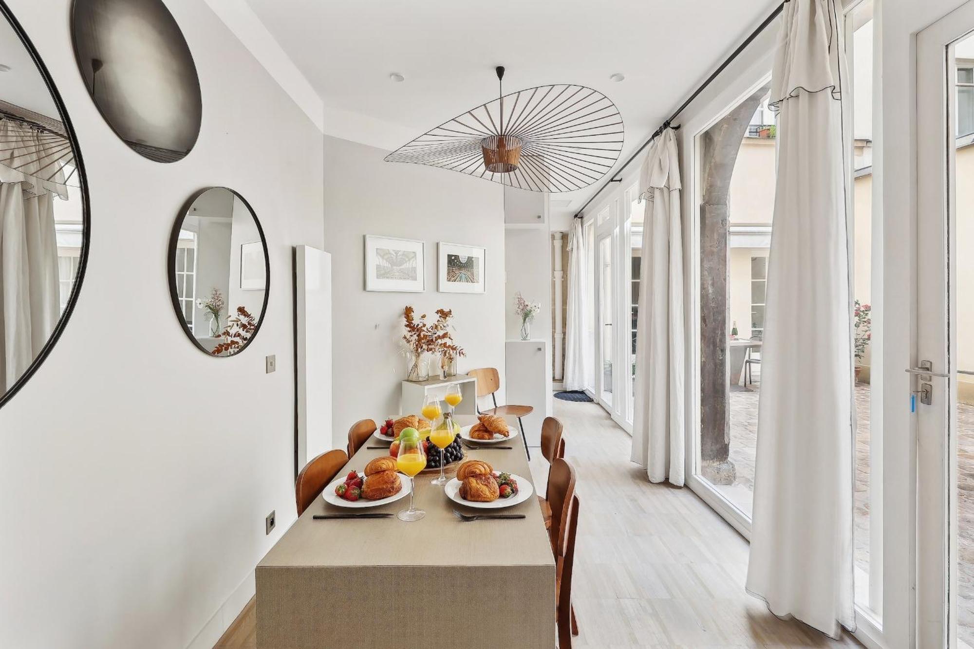 Le Marais & Place Des Vosges - Cityapartmentstay Apartment